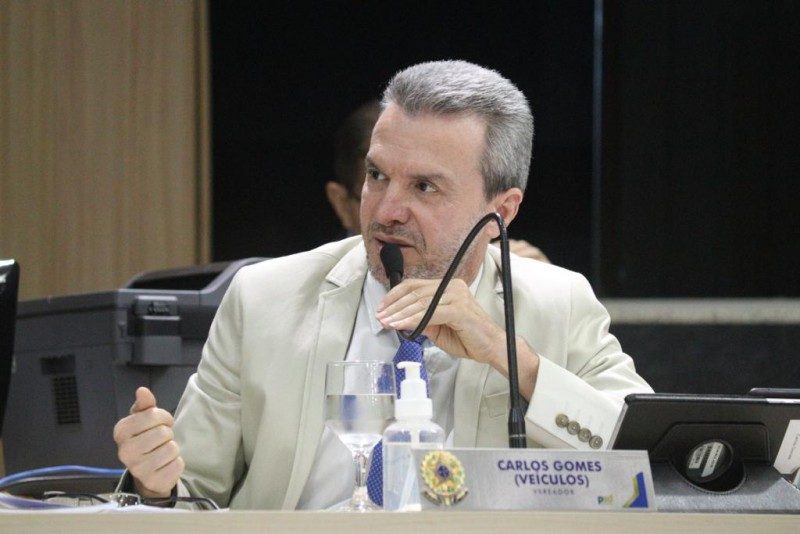 Vereador Carlos Gomes solicita que promova a castração gratuita de cães e gatos, em Goianésia