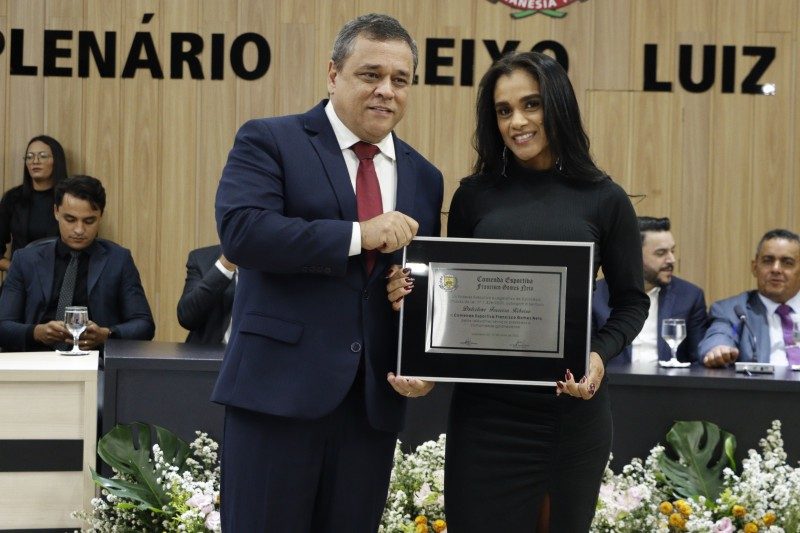 Câmara Municipal realiza sessão solene em homenagem aos 70 anos de emancipação política do município: Dezenas de pessoas são homenageadas