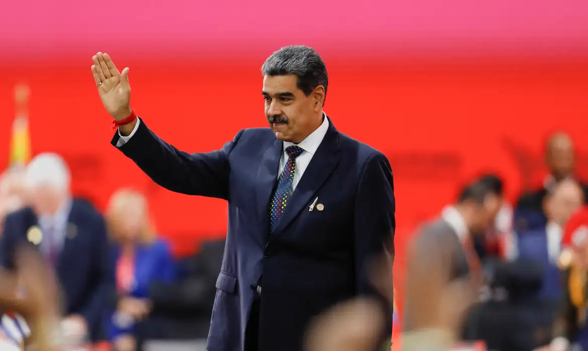 Venezuela: Maduro assume 3º mandato
